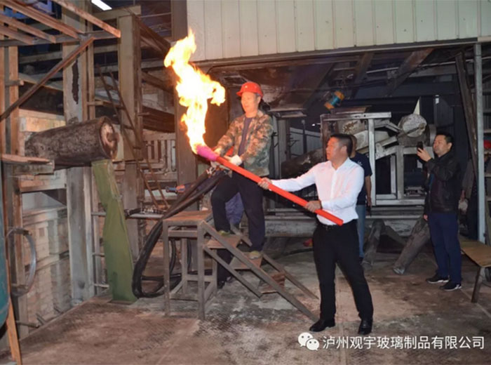 奇异果体育玻璃一车间点火仪式隆重举行