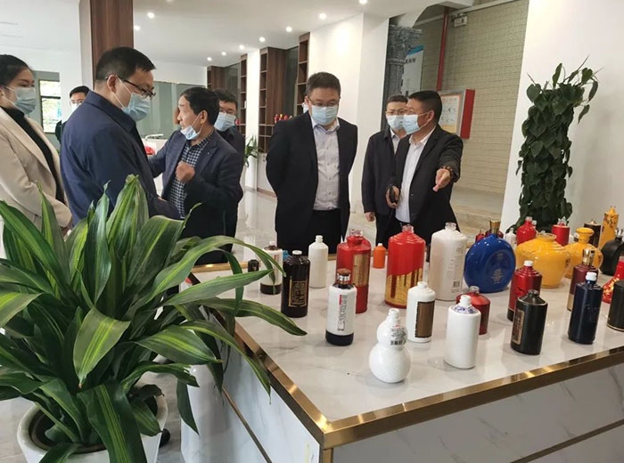 茅台集团党委委员、副总经理吴浩军及播州区委书记陈松等领导一行莅临首创公司参观指导工作