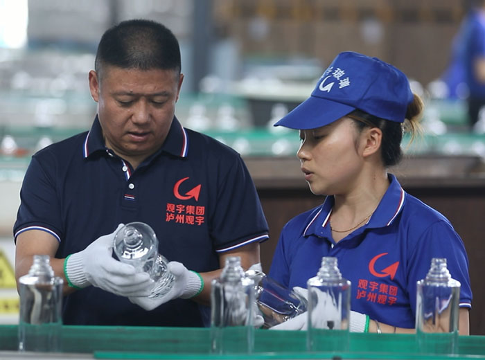 ?奇异果体育荣耀｜集团董事长黄云彬获评推动泸县经济高质量发展先进个人