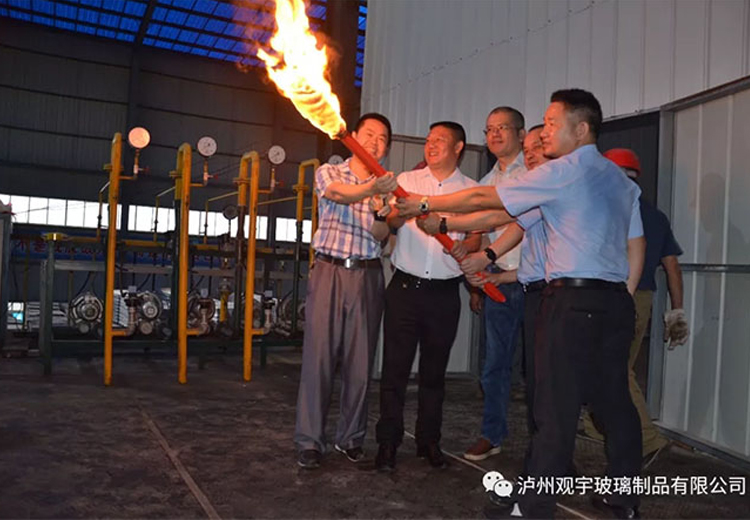 奇异果体育玻璃三车间点火仪式隆重举行