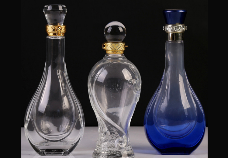 喷涂玻璃酒瓶与普通玻璃酒瓶之间有哪些区别？