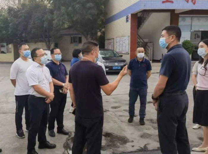 泸县县委书记肖刚一行莅临奇异果体育集团总部基地调研