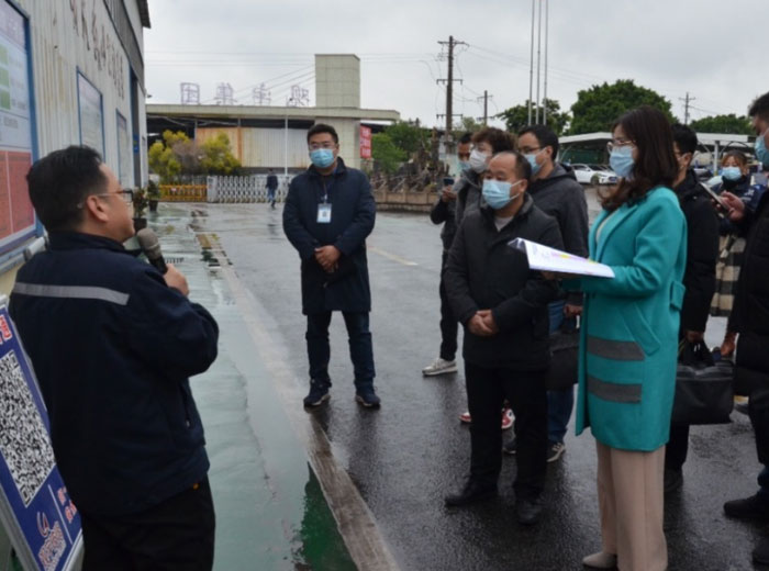 四川省政府安全管理办公室督导调研组组长苏玲一行莅临奇异果体育集团总部调研